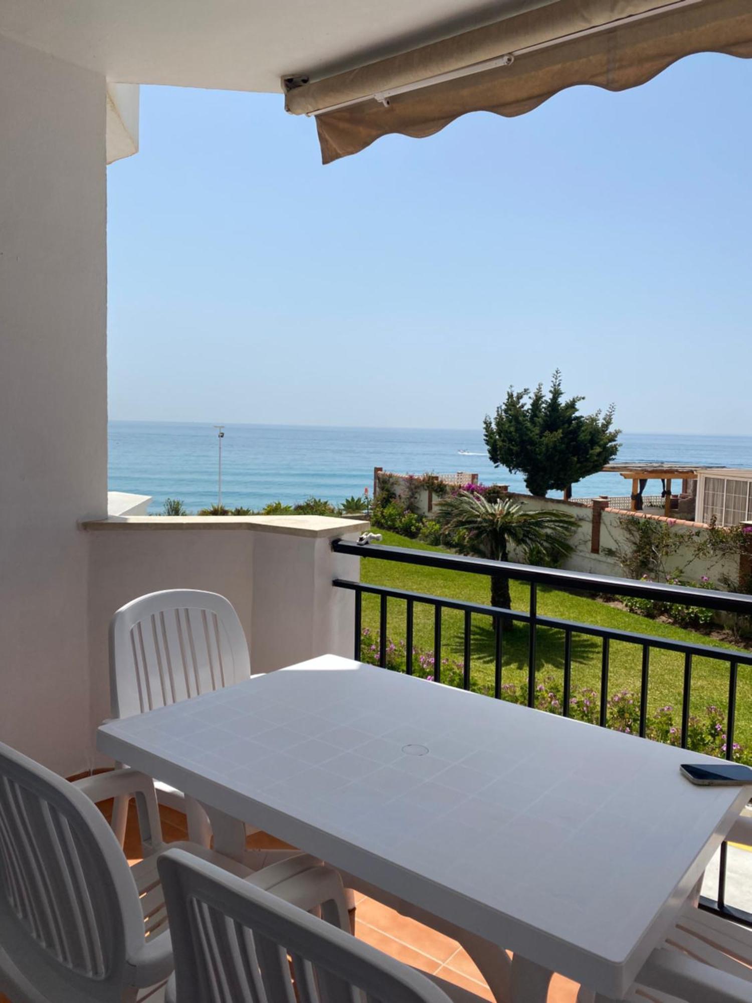 Apartamento A Pie De Playa. Nerja Esterno foto