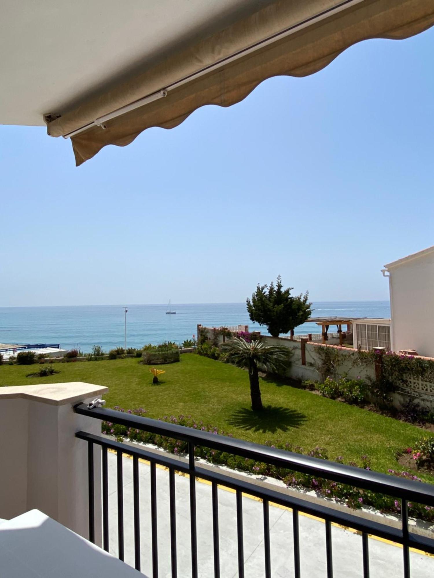 Apartamento A Pie De Playa. Nerja Esterno foto